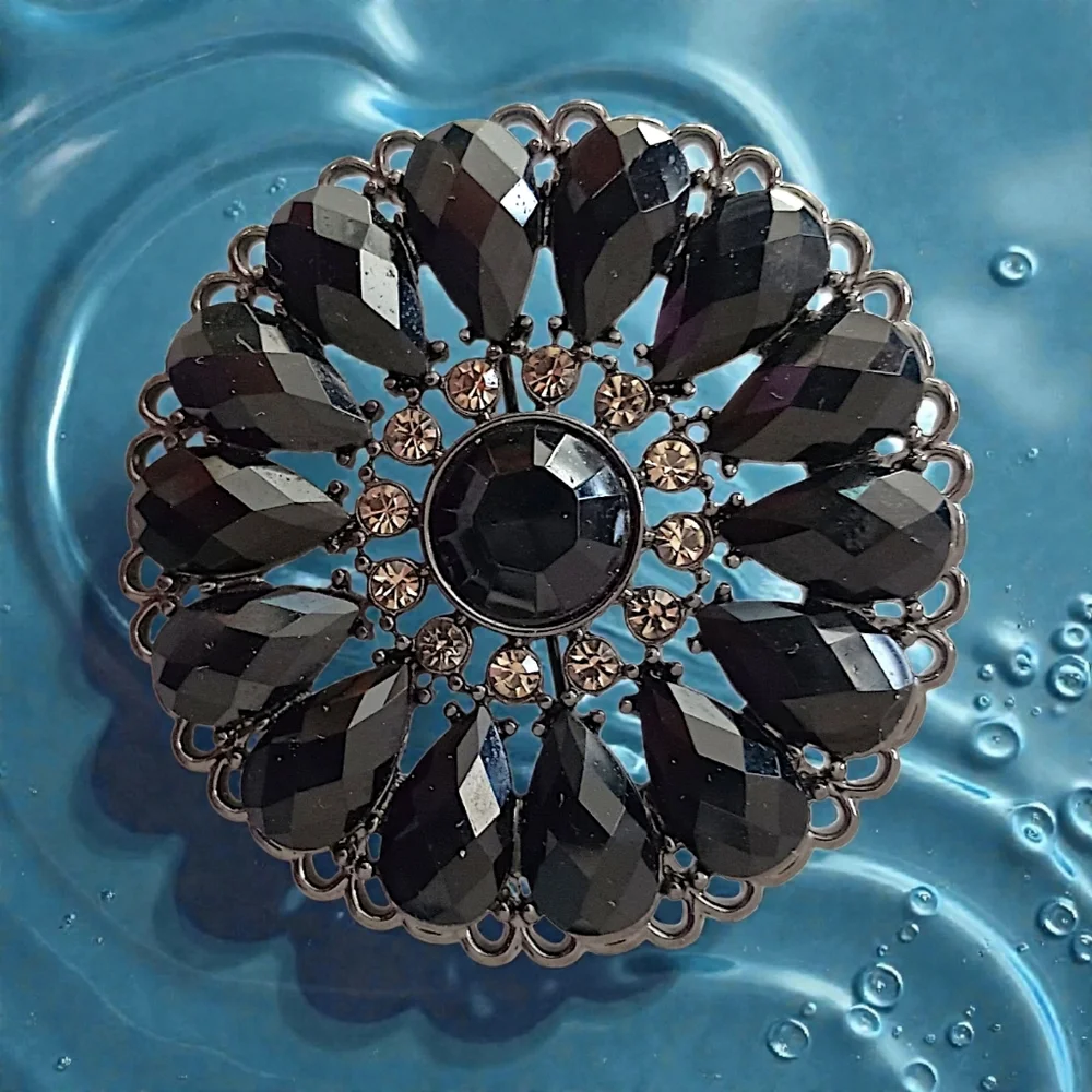 Premier Designs Sunflower Brooch Pendant Pin‎ Black Rhinestone Flower Sparkler